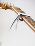 K&M 30900 Guitar capo. For akustisk og elektrisk gitar.