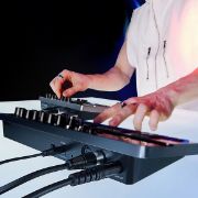 Donner Essential B1 analog bass-synthesizer og sekvenser