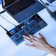 Donner Essential B1 analog bass-synthesizer og sekvenser